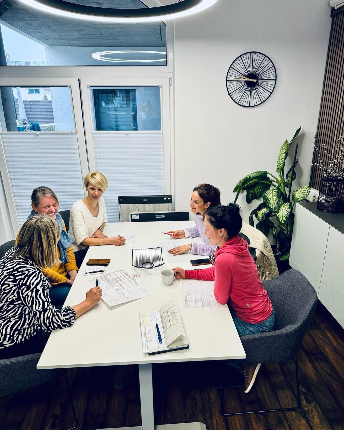 Brainstorming im Häfele Bauprojekte Büro….
Fraue…
